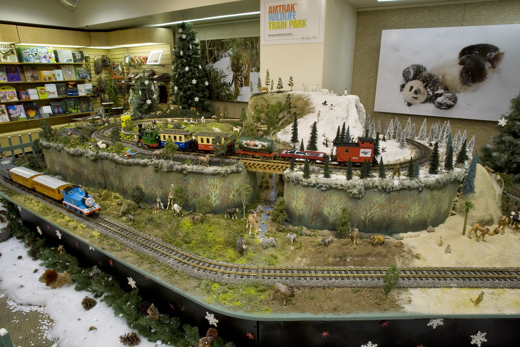 Model Train | Photo: Mehgan Murphy/Smithsonian's National Zo… | Flickr